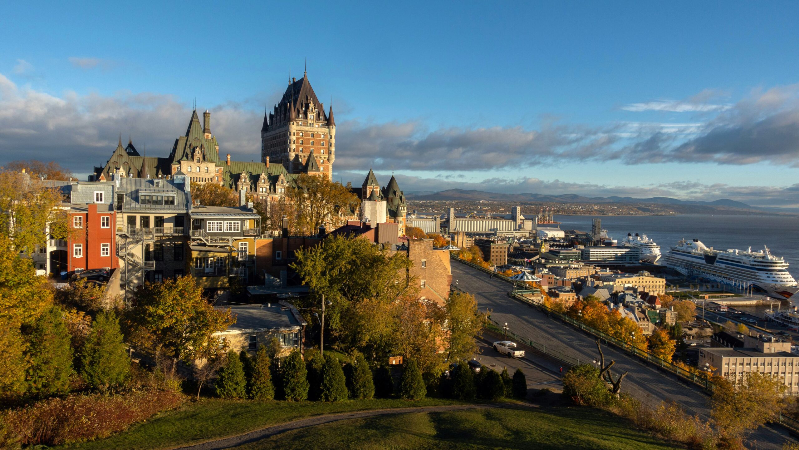 Image of historical building in Quebec City
